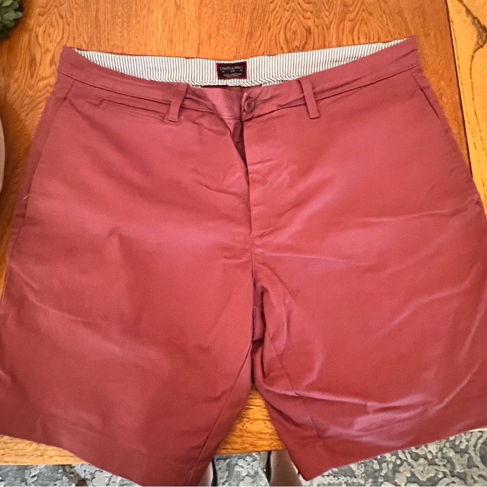Men’s Shorts Red. Untuckit.